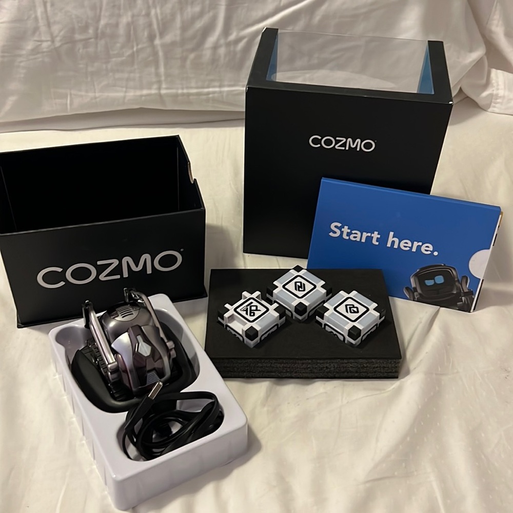 ANKI Cosmo robot